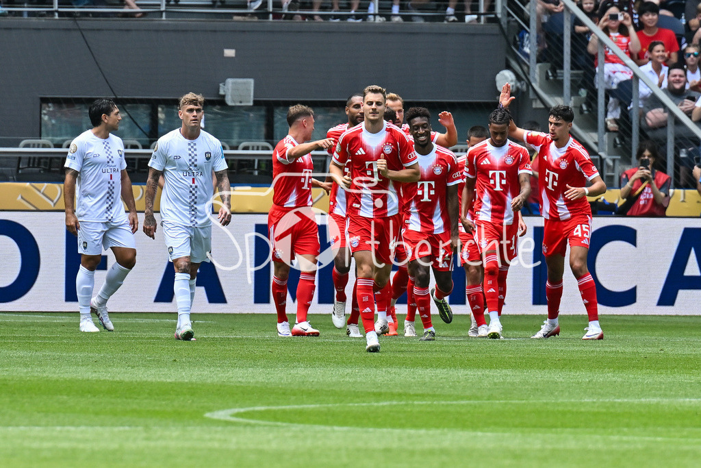 FC Bayern München - TQL Stadium | Jubel der Bayern nach dem Treffer zum 1-0 durch Kingsley COMAN (FC Bayern Muenchen 11) / Tor / Torschuetze / Freude / Happy / FIFA Club World Cup: FC Bayern Muenchen - Auchkland City FC, TQL Stadium am 15.06.2025 / BLD / ZDF / NOT FOR SALE IN USA