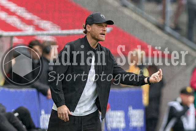 03.05.2026, GER, Fussball, Herren, 1. BL, Saison 2025/2026, Borussia Mönchengladbach - Borussia Dortmund | Trainer Eugen Polanski (Borussia Mönchengladbach) gestikuliert, Gestik 