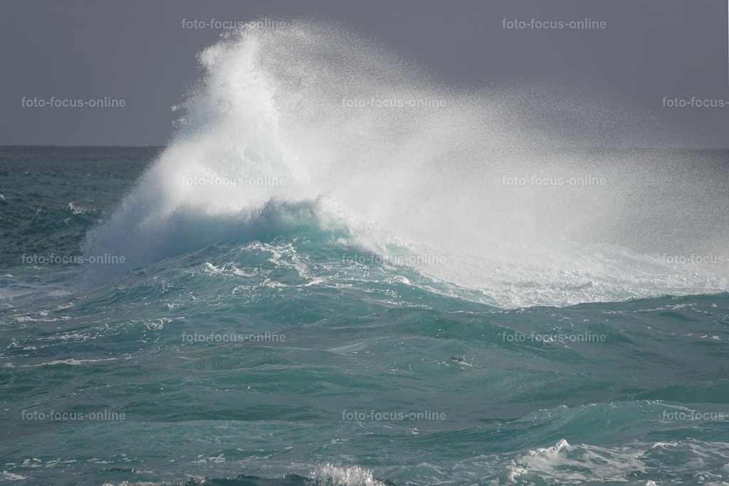 Wild waves | Atlantic breakwater