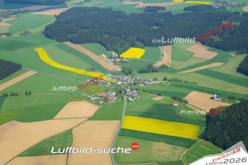 Die Luftaufnahme Gottfriedsreuth -  wurde vom UL-Flugzeug (keine Drohne) aus fotografiert.Hohe Druck- Auflösung-die Geschenkidee!