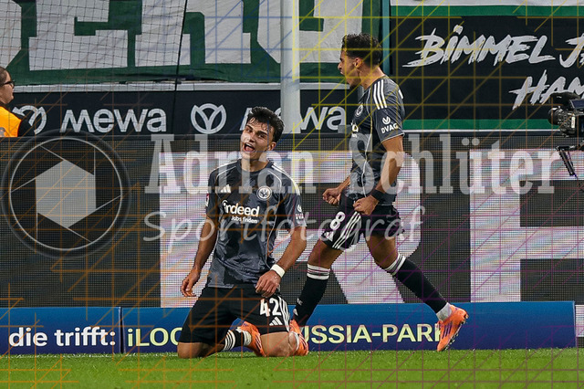 Borussia Mönchengladbach vs Eintracht Frankfurt - Bundesliga  | Mönchengladbach, Deutschland, 27.09.25:   Can Yilmaz Uzun (Eintracht Frankfurt) Torjubel, jubelt nach seinem Treffer zum 0:5waehrend des Spiels der Bundesliga zwischen Borussia Mönchengladbach vs Eintracht Frankfurt im Stadion im Borussia Park(Foto von Brauer-Fotoagentur / Adrian Schlueter)
