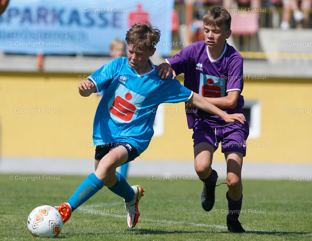A_LUI_010622_63 | SPORT,FUSSBALL,SPARKASSE SCHUELERLIGA LANDESFINALE 2022 PETTENBACH 01.06.2022 IM BILD: (LAMBACH VIOLETT) UND (ROHRBACH BLAU) FOTO.FOTOLUI