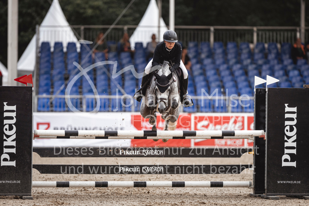 240906_BuCha_PonyA-5j-102 | Deine schönsten Turniermomente als professionelle Fotos! Entdecke hochwertige Pferdesport-Fotografie im Online-Shop. Jetzt Fotos finden & bestellen!