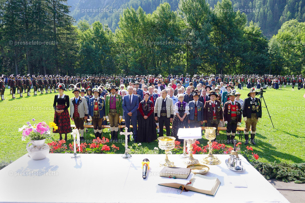 4a-news-2023-Juli23-Regimentsschuetzenfest-Steeg-Feldmesse-DSC07078 | Info aus dem Bezirk Reutte/Ausserfern Tirol sowie eine umfangreiche Bilddatenbank über die gesamte Region: Lechtal, Talkessel Reutte, Tannheimertal, Zwischentoren. Lech, Plansee, Zugspitze, Grenztunnel, B179, Fernpassstraße, Verkehr, Lawinen, Tradition, - Realisiert mit Pictrs.com