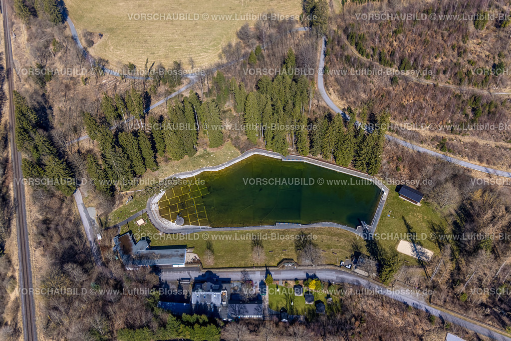 Brilon220303359 | Luftbild, Waldfreibad Gudenhagen mit Forsthaus Waldsee Restaurant, Gudenhagen, Brilon, Sauerland, Nordrhein-Westfalen, Deutschland