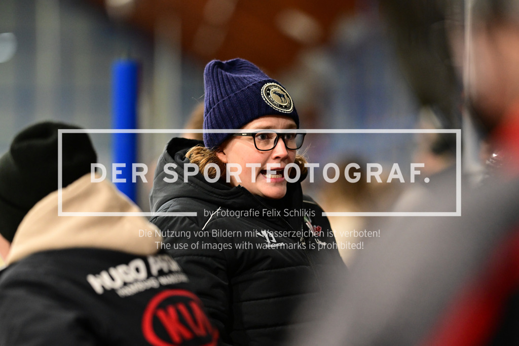 Eishockey I Frauen I Saison 2023-2024 I Testspiel I TuS Harsefeld Tigers - Crocodiles Hamburg I 05034 | Der Sportfotograf. - Realisiert mit Pictrs.com