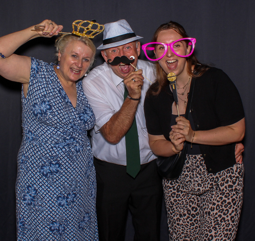 top-top.de-250628-056 | Foto, Video, Fotografie, Videografie, Fotobox, DJ, Discjockey, Musik, Musikbox, Veranstaltung, Photobooth, Amazon, Ebay, Buchtipp, Bestseller, Autor, Verlag, Buch, Wesel, Hamminkeln, NRW, Dinslaken, Rees, Drohne, Hochzeit, Party, Fotobox, Wesel, Fotograf