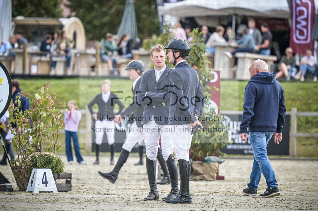 DOS_0086 | Entdecke hochwertige Reitturnierfotos von Foto Oger. Professionell, emotional und authentisch – jetzt Lieblingsmomente im Shop bestellen.Deutschlandweite Turnierfotografie. - Realisiert mit Pictrs.com