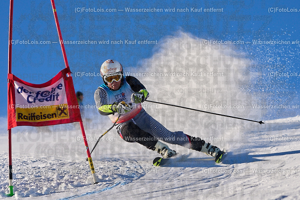 ALP4388_MASTERS-Cup_GS-A Herrn_Url Peter | (C)FotoLois.com, Alois Spandl. FIS Masters-Cup Wildschönau, Giant Slalom auf der Piste Schatzberg GS, Siegerehrung auf dem Dorfplatz Niederau, Sa 13. Januar 2024.