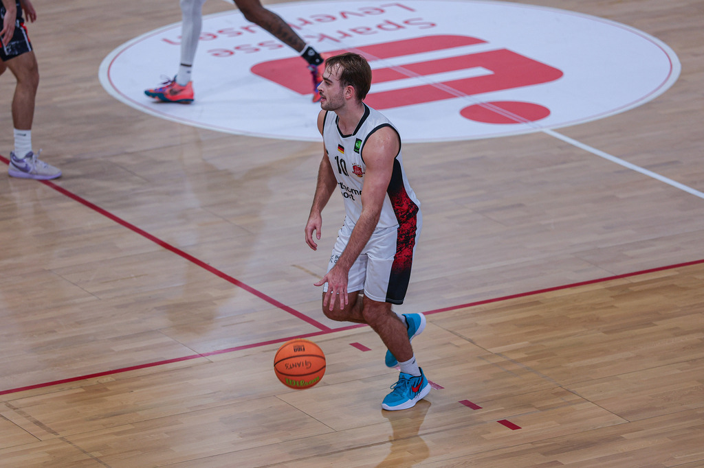 Pro A BAYER GIANTS vs Eisbären Bremerhaven-94 | Fotos von Basketballspielen aus dem Raum NRW fotografiert von Gero Mueller-Laschet und Daniel Schaefer - Realisiert mit Pictrs.com
