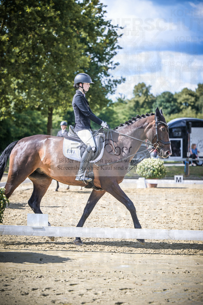 DOS_7265 | Entdecke hochwertige Reitturnierfotos von Foto Oger. Professionell, emotional und authentisch – jetzt Lieblingsmomente im Shop bestellen.Deutschlandweite Turnierfotografie. - Realisiert mit Pictrs.com