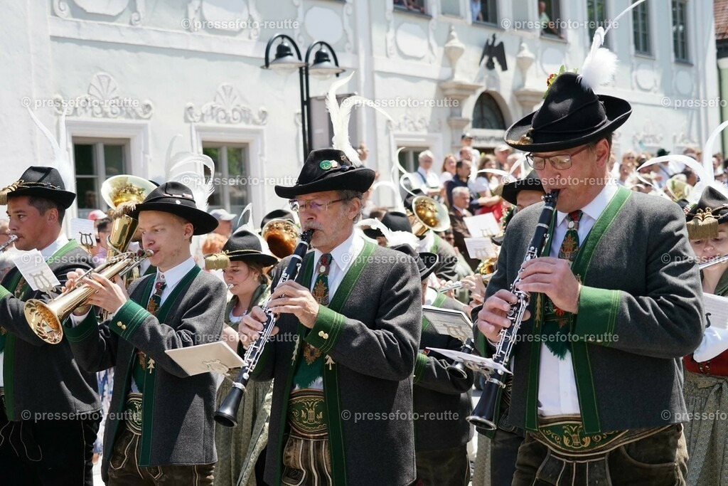 25c-EHRWALD-Bundesmusikfest-2023-Juni16-Reutte-DSC06689 | Info aus dem Bezirk Reutte/Ausserfern Tirol sowie eine umfangreiche Bilddatenbank über die gesamte Region: Lechtal, Talkessel Reutte, Tannheimertal, Zwischentoren. Lech, Plansee, Zugspitze, Grenztunnel, B179, Fernpassstraße, Verkehr, Lawinen, Tradition, - Realisiert mit Pictrs.com
