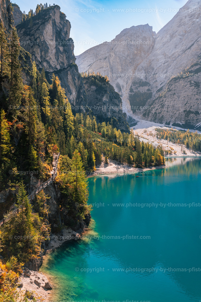 Pragser Wildsee Dolomiten Herbst copyright  Thomas Pfister-2 | PHOTOGRAPHY BY THOMAS PFISTER