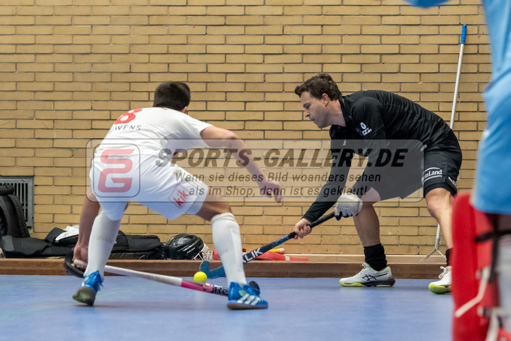 SFE_20240106_0026 | Neuss, Deutschland, 06.01.2024: Sebastian Draguhn (SW Neuss), Leo Mink (Rot-Weiss Köln) in Aktion waehrend des Spiels der Halle 1. Bundesliga Herren zwischen SW Neuss vs Rot-Weiss Köln im Stadionhalle (SW Neuss) am 06.01.2024 in Neuss, Deutschland. (Foto von Stephan Fehrmann)

Neuss, Germany, 06.01.2024: Sebastian Draguhn (SW Neuss), Leo Mink (Rot-Weiss Köln) in action during the game of Halle 1. Bundesliga Herren between SW Neuss vs Rot-Weiss Köln in Stadionhalle (SW Neuss) at 06.01.2024 in Neuss, Deutschland. (Foto von Stephan Fehrmann)