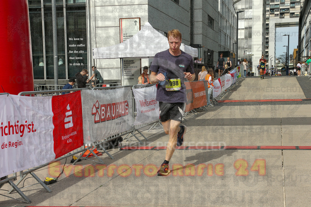 250920_1326_EX1_4641 | Sportfotografie im Rhein-Sieg Kreis, Köln, Bonn, NRW, Rheinland Pfalz, Hessen, etc. Unser Tätigkeitsfeld umfasst den Laufsport vom Volkslauf über den Marathon, Duathlon, Triathon bis zum Ultralauf wie Kölnpfad Ultra oder Schindertrail.