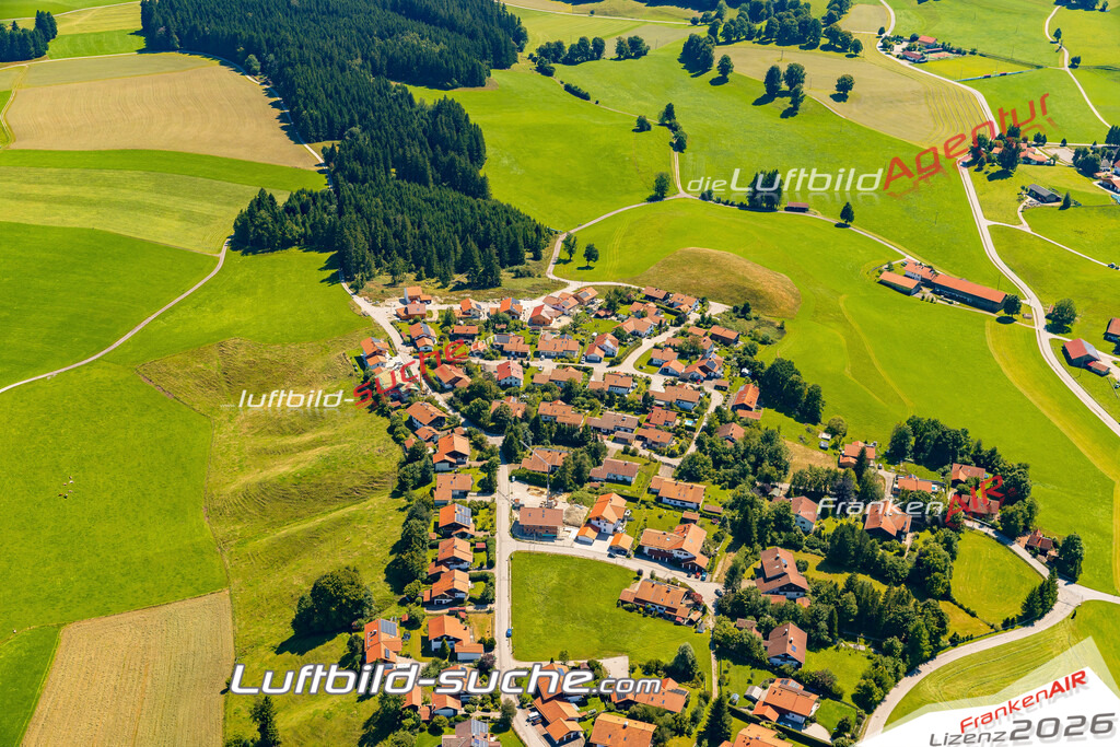 Luftaufnahme von Wildsteig - Die Luftaufnahme wurde 2025 vom UL-Flugzeug heraus erstellt ( keine Drohne ) - Hochauflösende Luftaufnahme - für professionelle Ausdrucke geeignet. Die Geschenkidee !Mit Lizenz und Bildrechte bestellbar