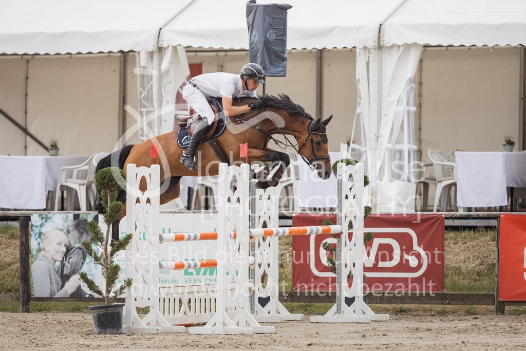 230622_PfSpTa_SprPfL-218 | Deine schönsten Turniermomente als professionelle Fotos! Entdecke hochwertige Pferdesport-Fotografie im Online-Shop. Jetzt Fotos finden & bestellen!