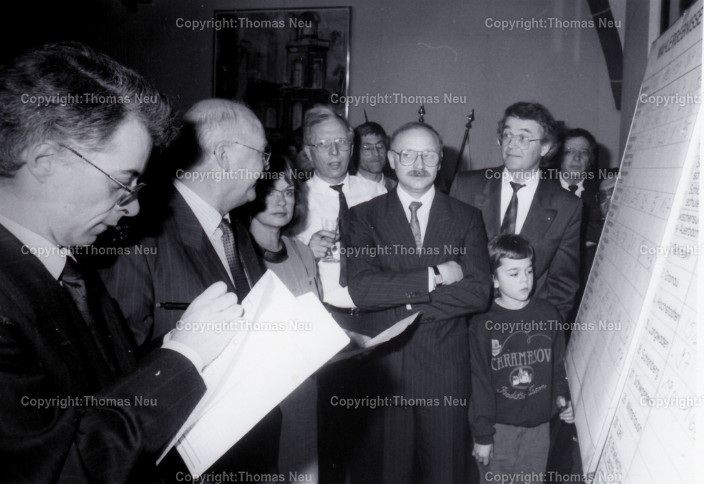 Kommunalwahl-Bensheim | ,Bensheim, Wahl 1997 , Kommunalwahl, im Rathaus wartet man auf die Ergebnisse, im Bild der damalige Bürgermeister Georg Stolle (2.v.,rechts), und die PStadtrat Bild: Thomas Neu