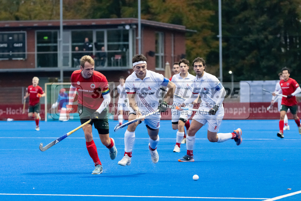 HK_20241102_108425 | 1. Bundesliga Herren Crefelder HTC - TSV Mannheim am 2.11.2024 CHTC Krefeld, Krefeld , Niklas Wellen ( Crefelder HTC 10 ) , Marius Haber ( TSV Mannheim #25 )