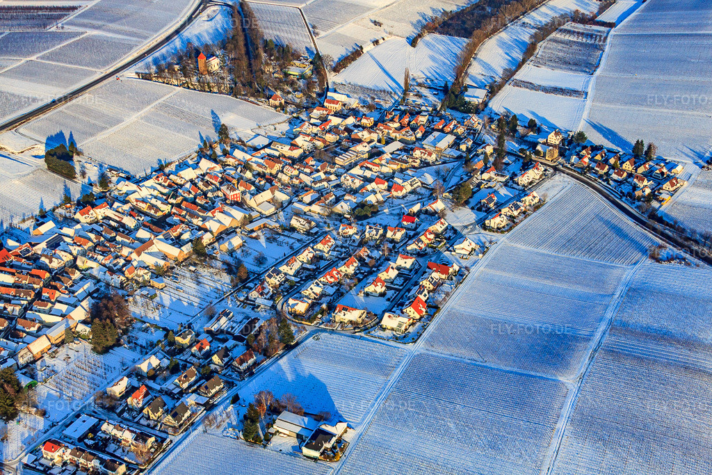 Luftbild: Dorfansicht aus Südwesten bei Schnee im Winter im Ortsteil Wollmesheim in Landau im Bundesland Rheinland-Pfalz in Deutschland. Foto: IMG_36342.jpg vom 03.01.2011 durch Werner Riehm/FLY-FOTO.de