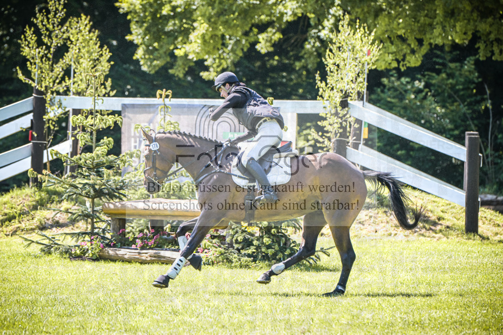 DOS_5485 | Entdecke hochwertige Reitturnierfotos von Foto Oger. Professionell, emotional und authentisch – jetzt Lieblingsmomente im Shop bestellen.Deutschlandweite Turnierfotografie. - Realisiert mit Pictrs.com