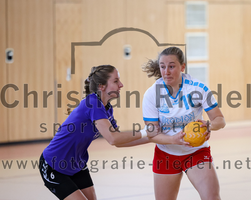 2023-03-18_023_SpVgg_Altenerding_II_gegen_HSG_Freising-Neufahrn_II | Erding, Deutschland, 18.03.2023:
Handball, Bezirksliga Frauen Altbayern 2022 / 2023, 14. Spieltag, SpVgg Altenerding II gegen HSG Freising-Neufahrn II, Endergebnis: 25:27

Elisabeth Bauschmid (SpVgg Altenerding, #6), Cara Bittner (HSG Freising-Neufahrn, #11)

Foto: Christian Riedel / fotografie-riedel.net