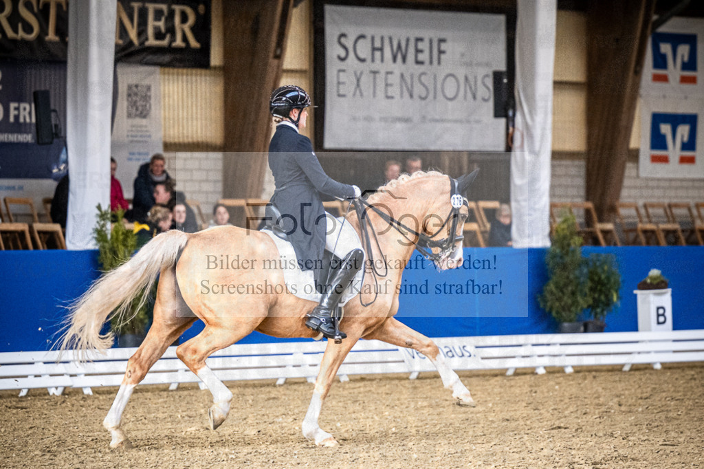 DOS_3490 | Entdecke hochwertige Reitturnierfotos von Foto Oger. Professionell, emotional und authentisch – jetzt Lieblingsmomente im Shop bestellen.Deutschlandweite Turnierfotografie. - Realisiert mit Pictrs.com