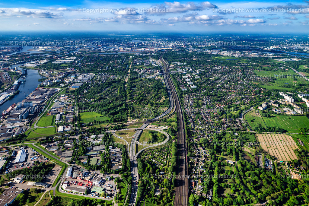 Hamburg_Wilhelmsburg_Bersicht_ELS_0054070524 | HAMBURG 07.05.2024 Stadtteil Wilhelmsburg an der Kirchdorferstraße in Hamburg, Deutschland. // Wilhelmsburg district on Kirchdorferstrasse in Hamburg, Germany. Foto: Martin Elsen