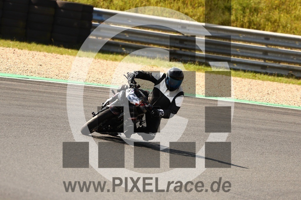 0122-20250720_14736 | Schöne Erinnerungen an spannende Momente - das festzuhalten ist unser Job. PIXELrace.de ist seit 2003 auf den Rennstrecken Europas unterwegs um die Action draußen beim Fahren und die wunderbare Stimmung imm Fahrerlager für euch einzufangen.