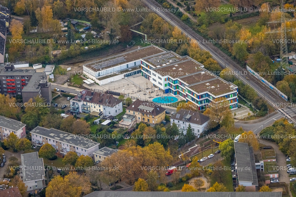 Gelsenkirchen231102987 | Luftbild, Wohngebiet und Neubau GGS Ebersteinstraße Grundschule, umgeben von herbstlichen Laubbäumen, Schalke, Gelsenkirchen, Ruhrgebiet, Nordrhein-Westfalen, Deutschland