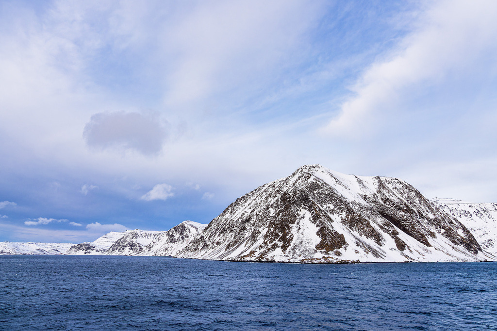 Berge und Felsen im Winter in der Finnmark in Norwegen | Berge und Felsen im Winter in der Finnmark in Norwegen.