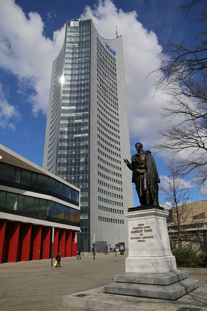 Albrecht-Thaer-Denkmal | Das Team hinter BILDLEXIKON LEIPZIG bündelt historische wie aktuelle Informationen über die Stadt Leipzig in Text und Bild auf einer Plattform und stellt diese der interessierten Öffentlichkeit zur Verfügung.