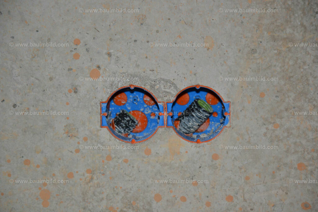 bib-lg17-elektroinstallation-0111 | Nach LV-Leistungsgruppen sortierte Detailfotos über den Bau eines Hauses. Alle Hausbau-Bilder direkt vom Urheber und Autor der Website Haus-Selber-Bauen.com