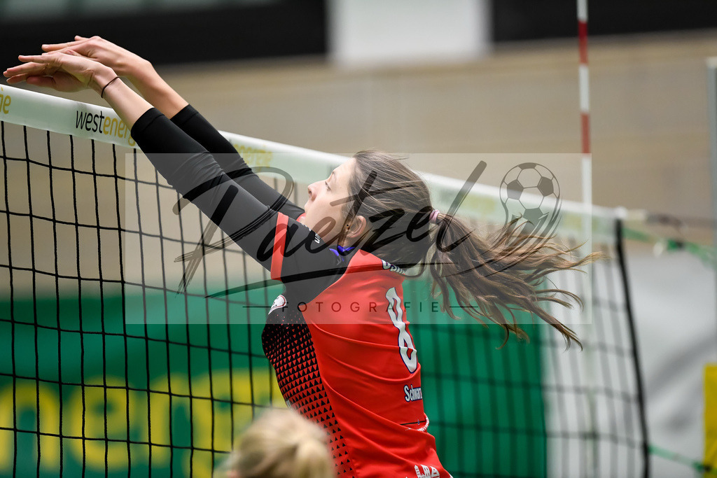 VCOBWA20211106_058 | Volleyball, Frauen:   bei dem Spiel der 3. Liga West zwischen VC Osnabrueck und SV BW Aasee in der Schlosswallhalle am 06.11.2021 in Osnabrueck, Deutschland. - Realisiert mit Pictrs.com