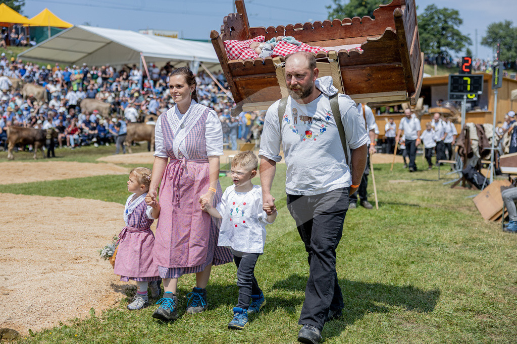 Rigi2026_5G_00019 | Die Schwinger des Schwyzer Kantonalen Schwingerverbandes: Fotos, die Dynamik und Leidenschaft festhalten, sowie emotionale Momente aus dem traditionellen Schwingsport zeigen. - Realisiert mit Pictrs.com