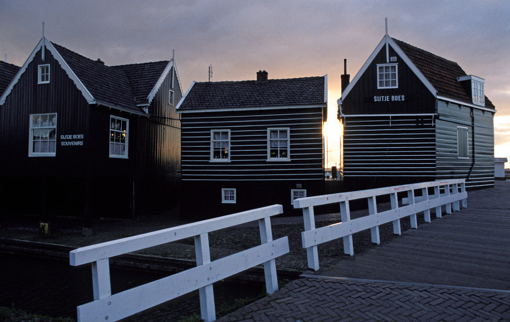 Fischerdorf Marken im Abendlicht | Niederlande - July 16, 2007: Fischerdorf Marken im Abendlicht. - Realisiert mit Pictrs.com