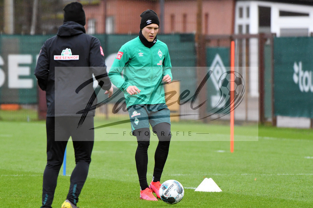 20200129_TRASVW_0062 | Fußball, Herren: Ludwig Augustinsson (SV Werder Bremen) in Aktion, am Ball, Einzelaktion beim Training des SV Werder Bremen am 29.01.2020 im wohninvest Weserstadion in Bremen, Deutschland.(Foto von Nico Paetzel) - Realisiert mit Pictrs.com