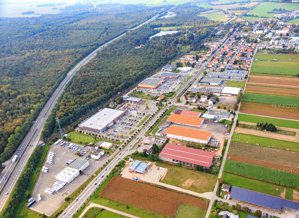 Vue aérienne: Parc industriel de Stephansfeld vu du sud à Brumath dans le département Bas Rhin, France.Photo: IMG_074164.jpg prise le 04/10/2014 par Werner Riehm/FLY-FOTO.euRésolution de l'original: 5008 x 3648 px