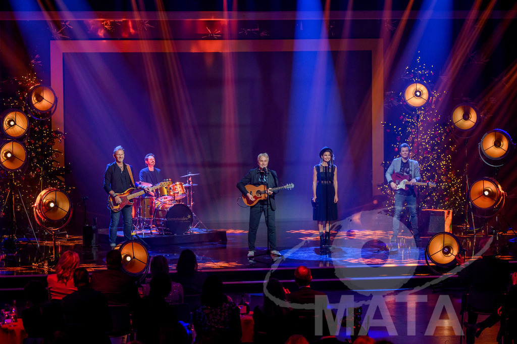 _DWI6047 | Werner Schmidbauer und Band bei '30 Jahre Sternstunden-Gala 2023' in der Frankenhalle. Nürnberg, 15.12.2023 - Realisiert mit Pictrs.com