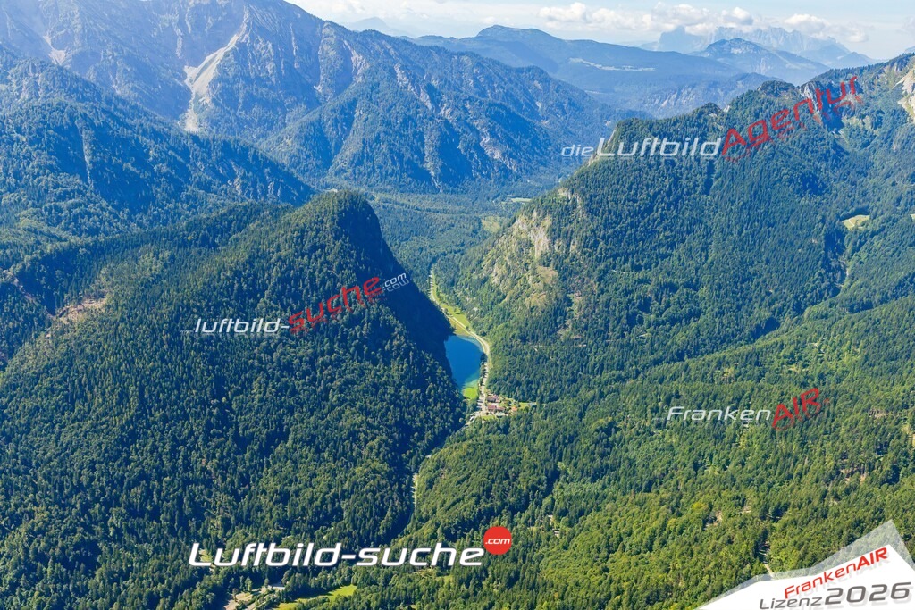 Schrägluftbild  Förchensee  Ruhpolding - Das Luftbild wurde 2025 vom UL-Flugzeug heraus erstellt ( keine Drohne ) - Hochauflösende Luftaufnahme -Nicht vergleichbar mit Google Maps oder Satelittenbilder- Die Geschenkidee !Mit Lizenz und Bildrechte bestellbar