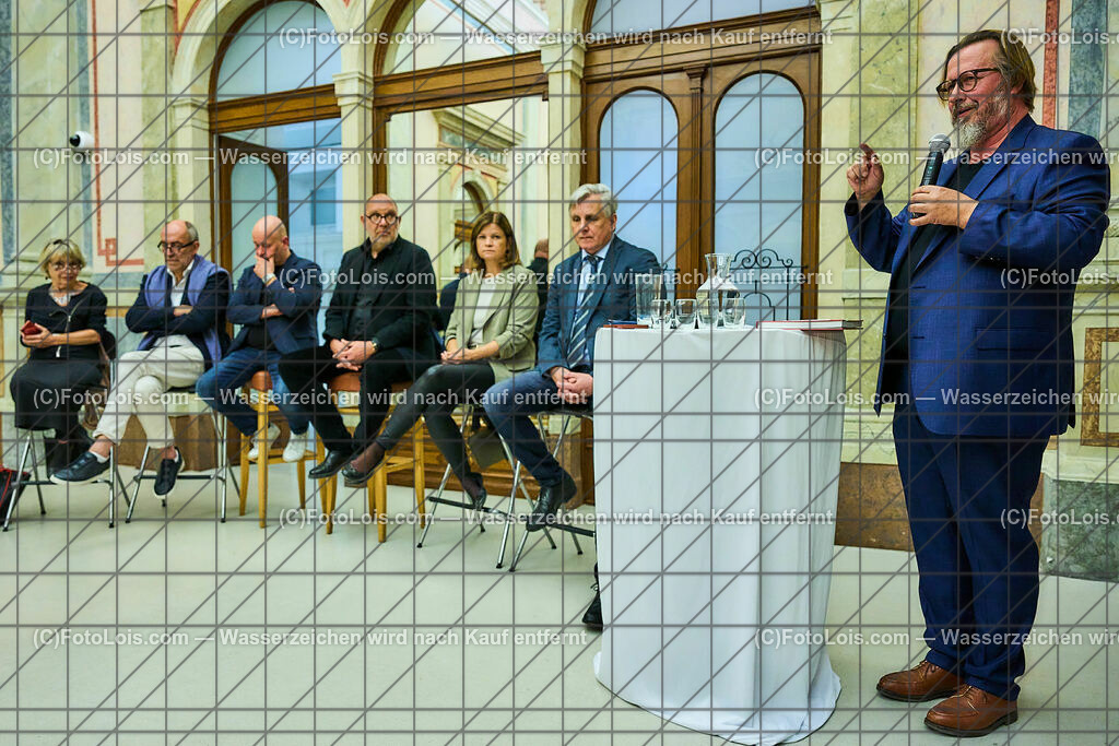 ALP6458_TdBerufsfotografie_Diskussion KI_Schoerg Chistian | (C)FotoLois.com, Alois Spandl, Tage der NÖ Berufsfotografie in Baden, Posiumsdiskussion um die Künstliche Inteligenz in der Fotografie im Arnulf Rainer Museum Baden mit Gisela Kayser (Kuratorin und ehemalige künstlerische Leiterin und GF des Freundeskreis Willy-Brandt-Haus Berlin) Peter-Matthias Gaede (Journalist, ehem. Chefredakteur GEO), Michael Schnabl (Berufsfotograf in Graz, KI-Künstler), Christoph Künne (Docma), Michaela Habinger (Berufsfotografin NÖ), Michael Aurednik (Rechtsanwalt der NÖ Berufsfotografie), Christian Schörg (Landesinnungsmeister NÖ), Fr 6. Oktober 2023.