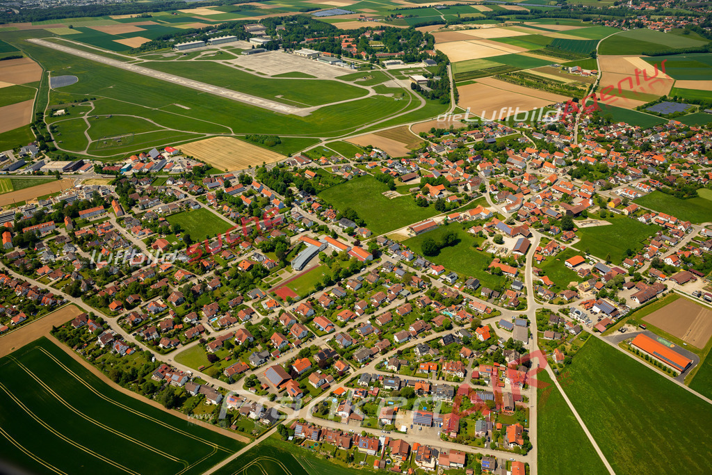 Das Luftbild zeigt  Penzing - Die Luftaufnahme wurde 2023 vom UL-Flugzeug aus erstellt ( keine Drohne ) - Hochauflösende Luftaufnahme - Für grossformatige Ausdrucke geeignet. Die Geschenkidee !Mit Lizenz und Bildrechte bestellbar