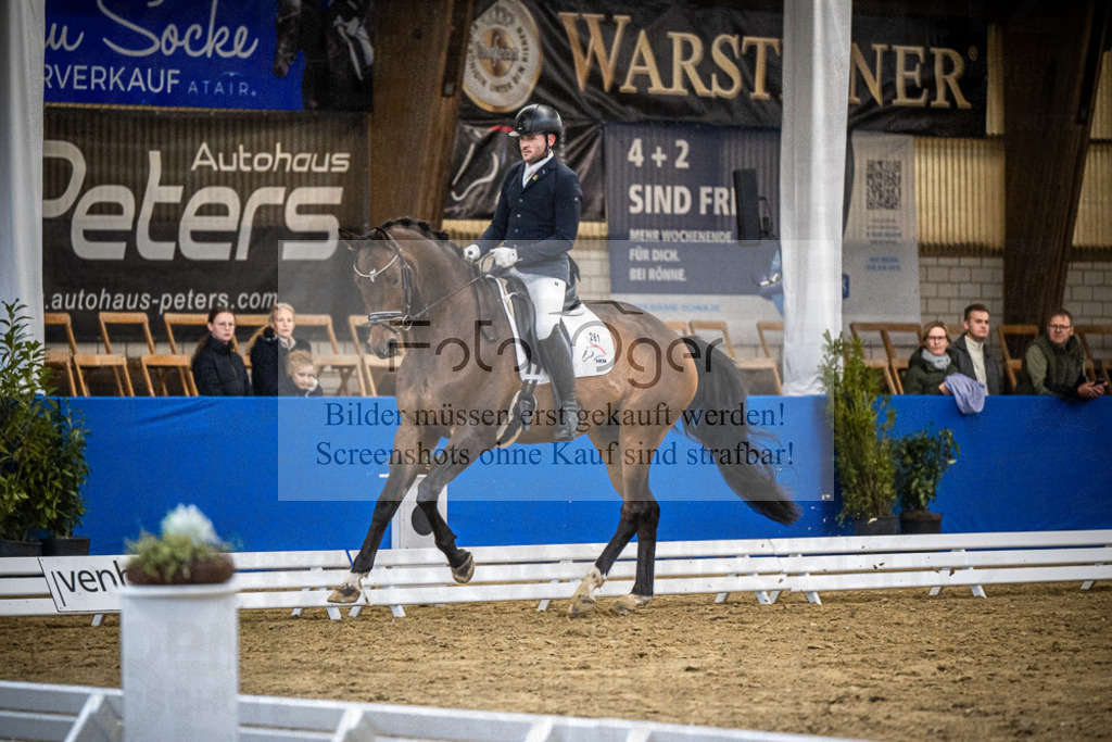DOS_1033 | Entdecke hochwertige Reitturnierfotos von Foto Oger. Professionell, emotional und authentisch – jetzt Lieblingsmomente im Shop bestellen.Deutschlandweite Turnierfotografie. - Realisiert mit Pictrs.com