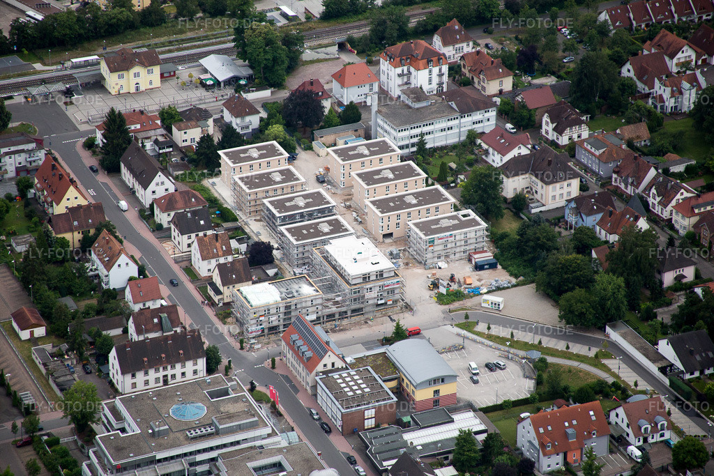 Luftbild: Gebäude- Ensemble- Baustellen zum Neubau eines Stadtquartiers 'Im Stadtkern' in Kandel im Bundesland Rheinland-Pfalz in Deutschland. Foto: IMG_092185.jpg vom 16.07.2016 durch Werner Riehm/FLY-FOTO.de