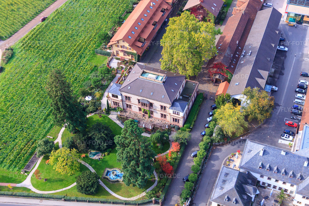 Luftbild: Weingut Villa Wolf in Wachenheim an der Weinstraße im Bundesland Rheinland-Pfalz in Deutschland. – Foto: IMG_34317.jpg vom 03.10.2010 durch Werner Riehm/FLY-FOTO.de – Auflösung des Originals: 4752 x 3168 px – Weingut Villa Wolf - Einen großen Wein zu genießen, ist ein einzigartiges Vergnügen