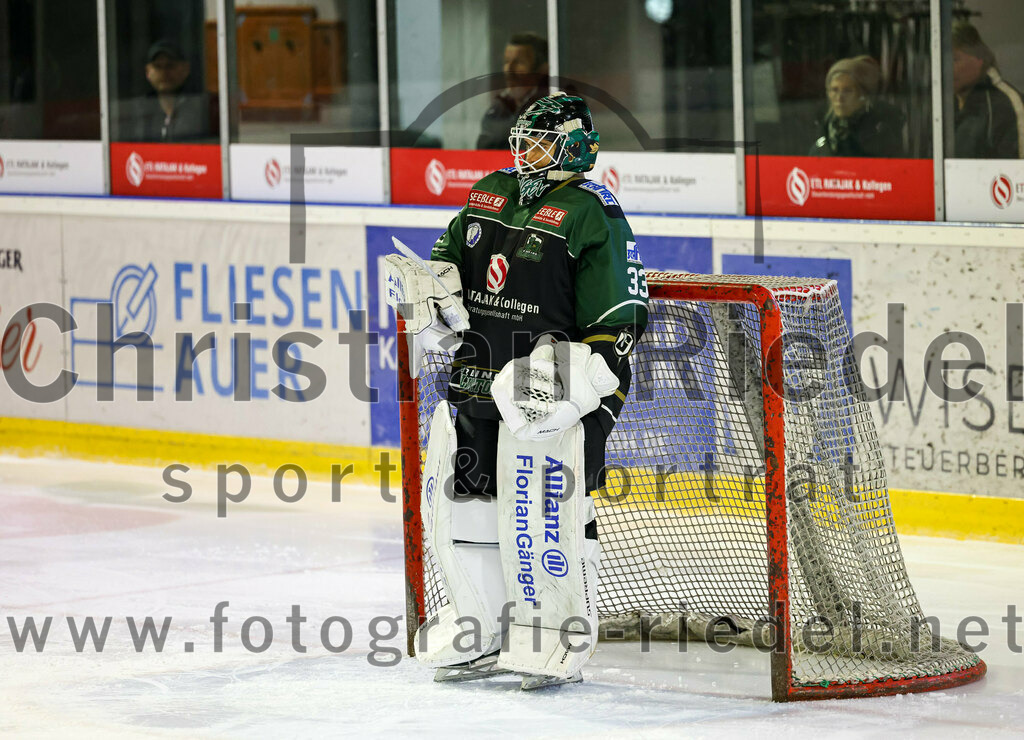 2022-11-20_019_TSV_Erding_gegen_ERSC_Amberg | Erding, Deutschland, 20.11.2022:
Eishockey, Bayernliga 2022 / 2023, 15. Spieltag, TSV Erding gegen ERSC Amberg, Endergebnis: 5:1

Torwart Thomas Hingel (Erding Gladiators, #33)

Foto: Christian Riedel / fotografie-riedel.net