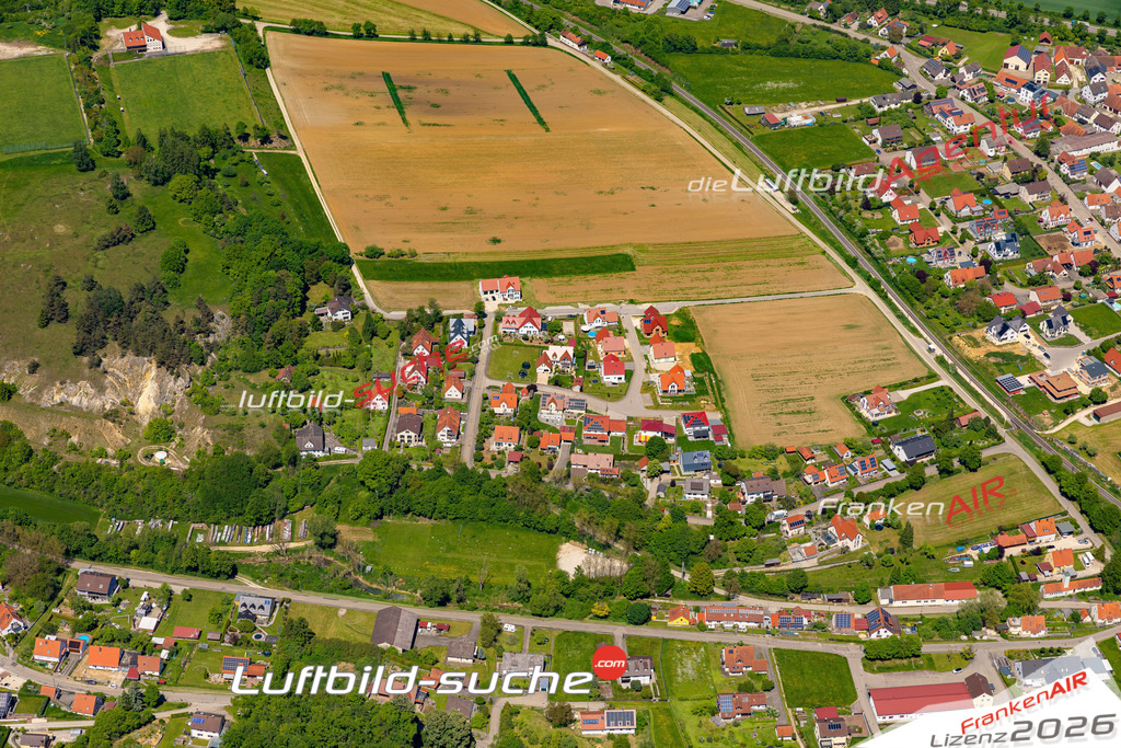 Die Luftaufnahme Ebermergen - Harburg wurde 2021 mittels Flugzeug (keine Drohne) erstellt. Hohe Auflösung -für große Poster und Wandbilder geeignet!