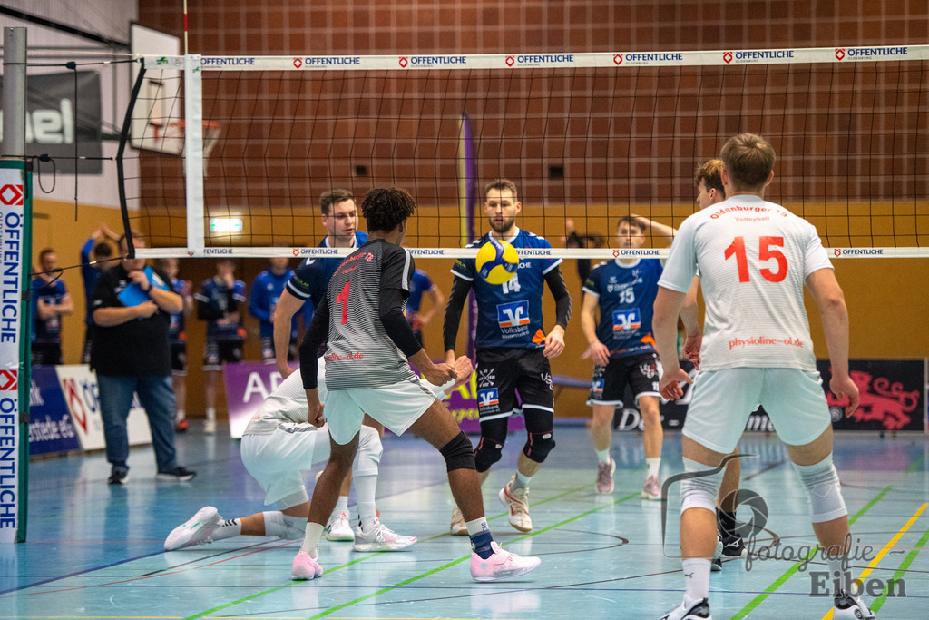 VSG Ammerland-Oldenburger TB | Regionalliga; VSG Ammerland (blau)-Oldenburger TB (weiß) am 18.01.2025 in Bad Zwischenahn (Sporthalle Schilldestraße ), Photo: Philip Eiben 2025 - Realisiert mit Pictrs.com