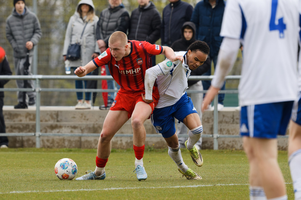 20260412-FCHS04_065 | 1.FC Heidenheim 1846 vs. FC Schalke 04, Fußball, U19, A-Junioren, NWL, U19-DFB-Nachwusliga, 2025/2026, 8. Spieltag, 12.04.2026 in Heidenheim, Walter-Birkhold-Jugendstadion (Foto: Michael Bulling) - Realisiert mit Pictrs.com