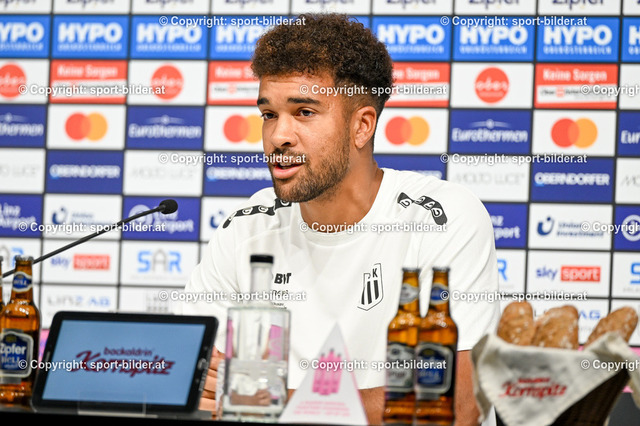 AUT, Lask Linz Pressekonferenz | 01.09.2023, Raiffeisen Arena Linz, AUT, Pressekonferenz Lask zum Spieltag 03.09.23, im Bild Tobias Okiki Lawal (Lask)